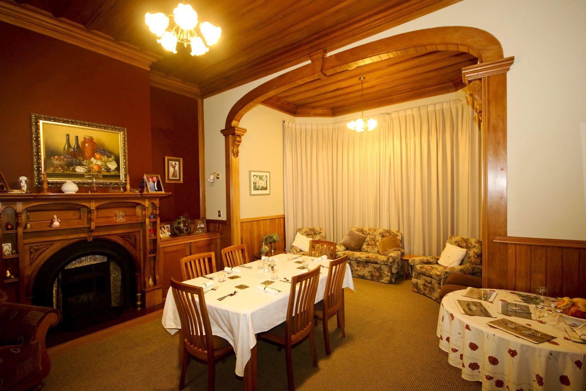 Villa Heights Bed And Breakfast New Plymouth Exterior photo
